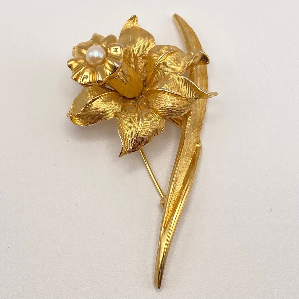 Boucher Gold Tone Brooch Daffodil Flower Pin Vintage Pearl Jonquille 2 & 3/4"